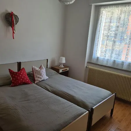 Croz Del Re Apartment *