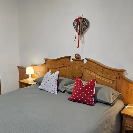 Croz Del Re Apartment *